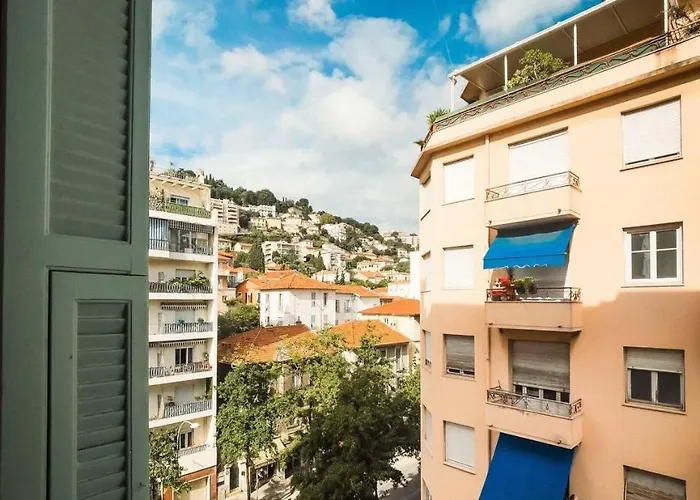 Typical Neighborhood 15 Min From * Nice