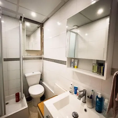 Typical Neighborhood 15 Min From Daire